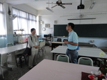 林高塚委員及夏良宙委員視察生理解剖教室
