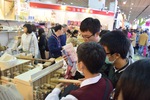 同學參觀產品