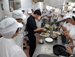 淋醬至魚上方再蒸製