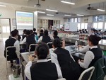 同學們認真聽講
