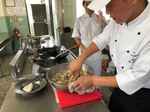 趁熱拌合成油飯