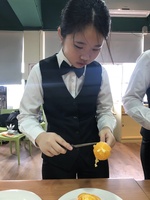 1090327餐飲服務課程單元水果切割-餐技二甲11
