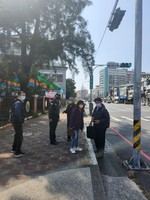 1120223本校與交通局、停管處及里長共同研勘家長接送區位置2