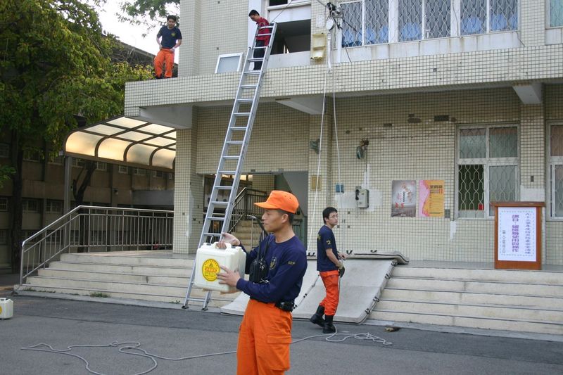 緩降機操作示範